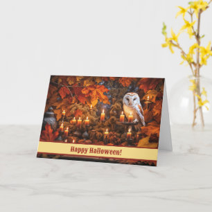 Carte Chouette d'Halloween avec bougies et feuillage d'a