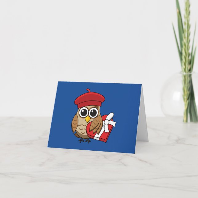 Carte Chouette mignonne avec béretd rouge et boîte à coe (Devant)