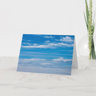 Carte Ciel bleu avec flux nuageux