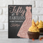 Carte Cinquante et fabuleux 50e anniversaire<br><div class="desc">Envoyez un message d'anniversaire personnalisé avec cette élégante robe de parties scintillant en or rose cinquante et fabuleuse carte d'anniversaire 50e. Le nom sur le devant peut facilement être personnalisé pour cette personne spéciale et le message à l'intérieur de la carte peut également être personnalisé.</div>