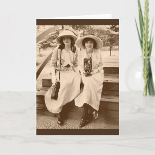 Carte circa les filles 1910 d'appareil-photo