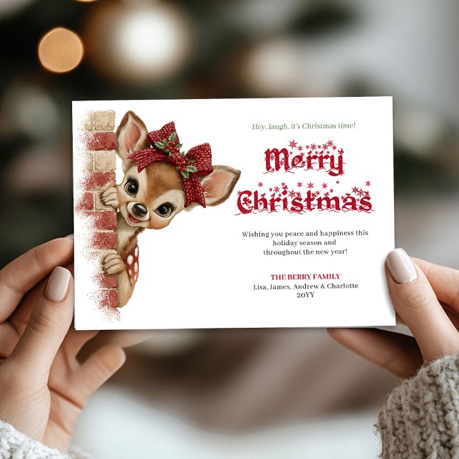 Carte classique de Noël avec un faon bébé qui rega (Classic Xmas baby fawn peeking forest greeting card)