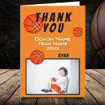 Carte Coach Merci de basket-ball<br><div class="desc">Merci Basketball carte coach avec photo, merci texte, nom de l'entraîneur, nom de l'équipe, année, votre nom et boules de basket. À l'intérieur de la carte se trouvent des boules de basket. Carte de remerciements photo - ajoutez votre photo au modèle. Personnalisez la carte avec les noms et votre texte....</div>