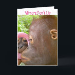 Carte Compliment d'anniversaire de miroir de miroir<br><div class="desc">Cette carte d'anniversaire spéciale pour un ami avec des soucis concernant vieillir est sûre d'apporter un sourire au destinataire.  L'artiste offre avec les orangs-outans perdus ses parents au centre de soin sur l'île du Bornéo et la donne des bénéfices pour soutenir leurs efforts de délivrance.</div>