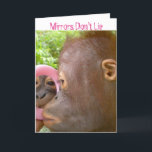 Carte Compliment d'anniversaire de miroir de miroir<br><div class="desc">Cette carte d'anniversaire spéciale pour un ami avec des soucis concernant vieillir est sûre d'apporter un sourire au destinataire.  L'artiste offre avec les orangs-outans perdus ses parents au centre de soin sur l'île du Bornéo et la donne des bénéfices pour soutenir leurs efforts de délivrance.</div>