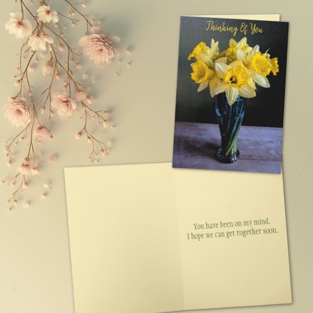 Carte Composition personnalisée de jonquilles vibrantes  (Greeting card with daffodil flowers in vase cover and template text. Inside template text also. )