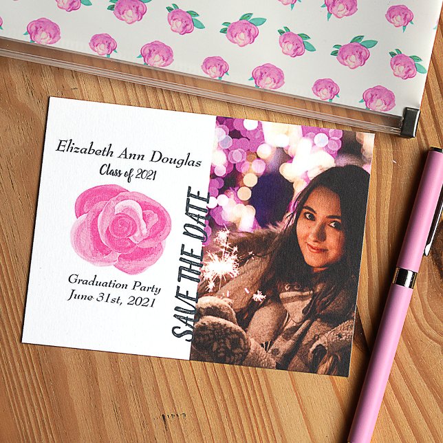 Carte Conseil Diplôme en rose botanique Enregistrer la date (Pink rose save the date card for graduation party or any other occasion. Big pink rose invitation)