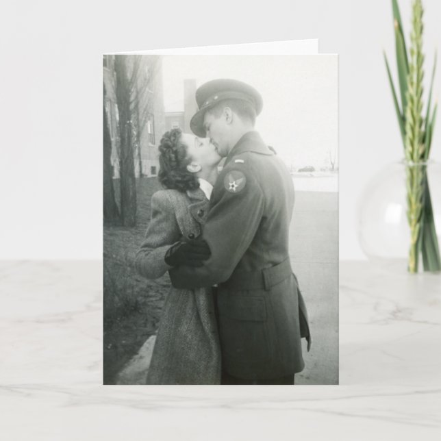 Carte Couple s'embrassant Vintage Guerre (Devant)