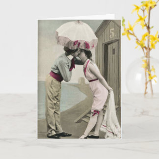 Carte Couple Vintage Faisant un Câlin pour leur Premier