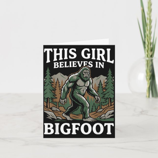 Carte Croyante en Bigfoot fille sasquatch forêt cryptide (Devant)