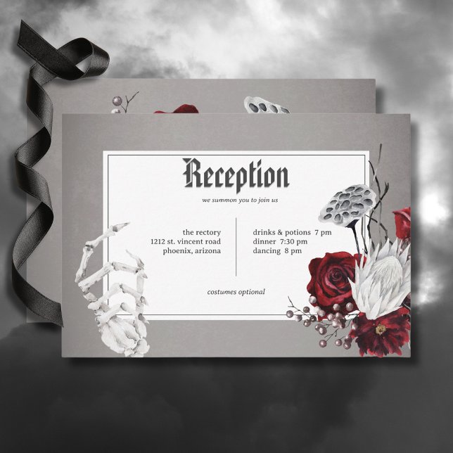 Carte D'accompagnement Amour & Os Réception de mariage florale rouge Spoo (Love & Bones Spooky Red Floral Wedding Reception Card)