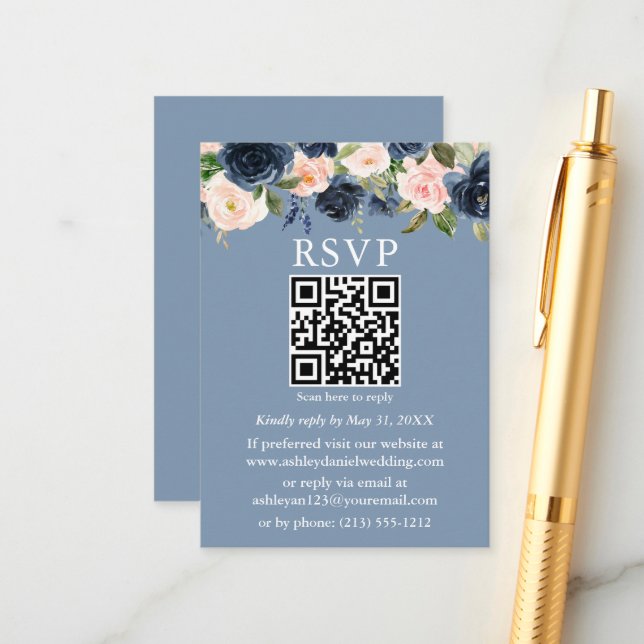 Carte D'accompagnement Aquarelle bleu rose pâle Floral QR RSVP (Devant/Arrière en situation)