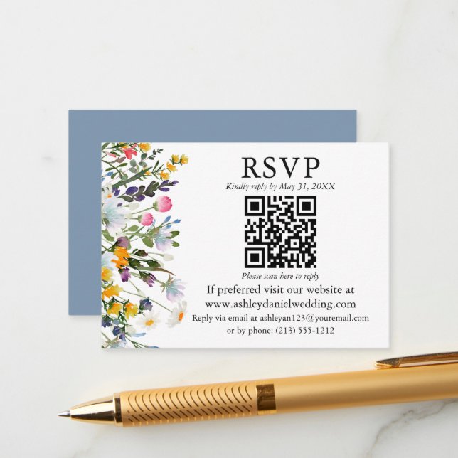Carte D'accompagnement Aquarelle Fleur sauvage QR RSVP Mariage Dusty Blue (Devant/Arrière en situation)