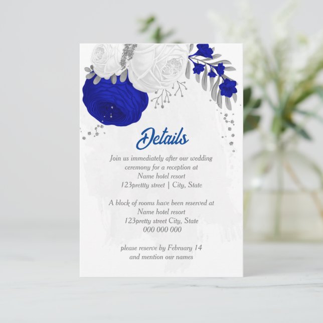 Carte D'accompagnement bleu royal et fleurs blanches argent mariage botan (Debout devant)