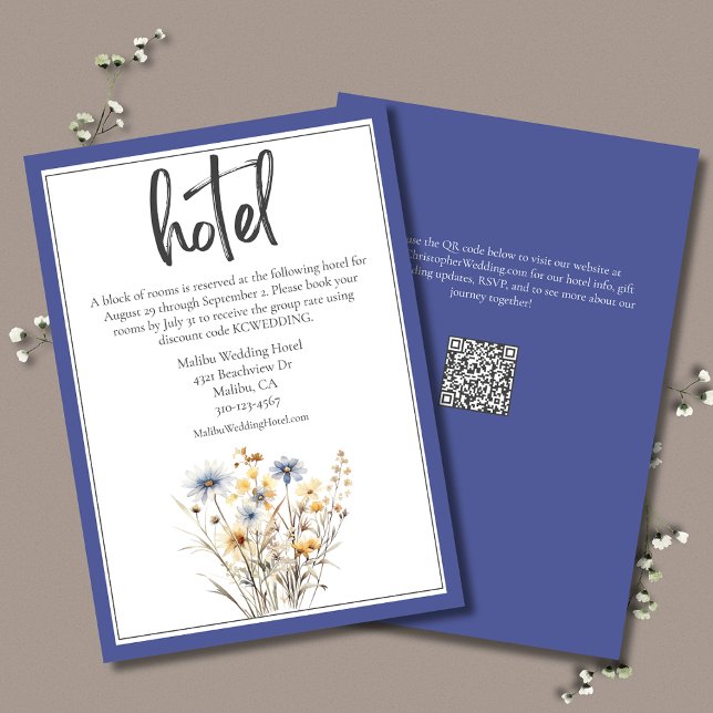 Carte D'accompagnement Bleus Fleurs Sauvages Mariage Élégant Formel Hôtel (Blue Wildflowers Formal Elegant Wedding Hotel Enclosure Card with QR Code.)
