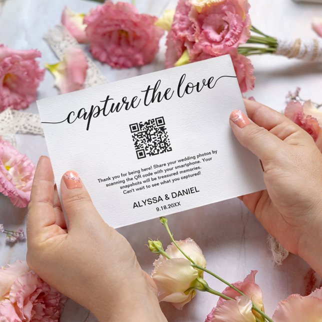 Carte D'accompagnement Capturez le code QR de partage de photos de mariag (Wedding photo sharing "Capture the love" QR code.)