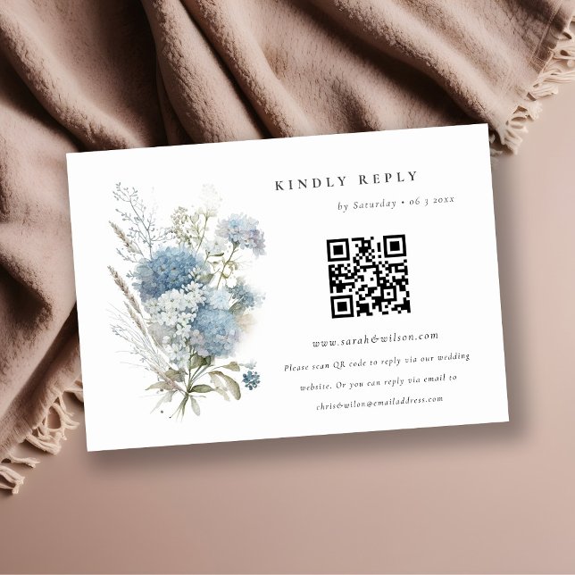 Carte D'accompagnement Chalet bleu Dusky Mariage Floral QR Code RSVP (Créateur téléchargé)
