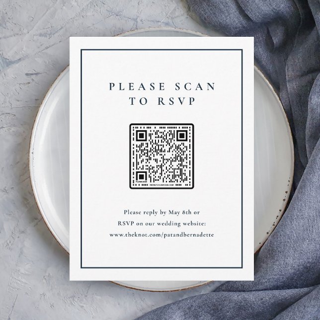 Carte D'accompagnement Code QR de mariage bleu marine élégant classique (Elegant Navy Blue and White Wedding QR Code Rsvp Enclosure Card.)