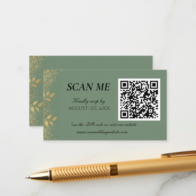 Carte D'accompagnement Code QR de mariage vert sauge et or RSVP (Devant/Arrière en situation)