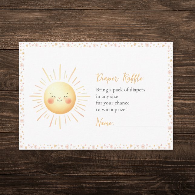 Carte D'accompagnement Cute Sunshine Thème Diaper Baby shower Raffin (Adorable diaper raffle card featuring a cute smiling sun for a here comes the son baby shower.)