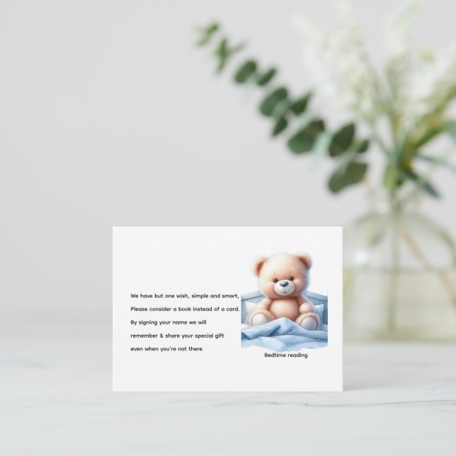 Carte D'accompagnement Cute Teddy Bear en Bleu Bed Bébé Demande de réserv (Debout devant)