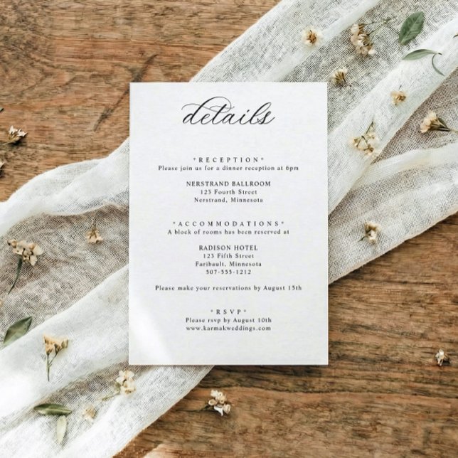 Carte D'accompagnement Détails de mariage de calligraphie élégante classi (Classic black and white wedding details card with elegant calligraphy and traditional script)