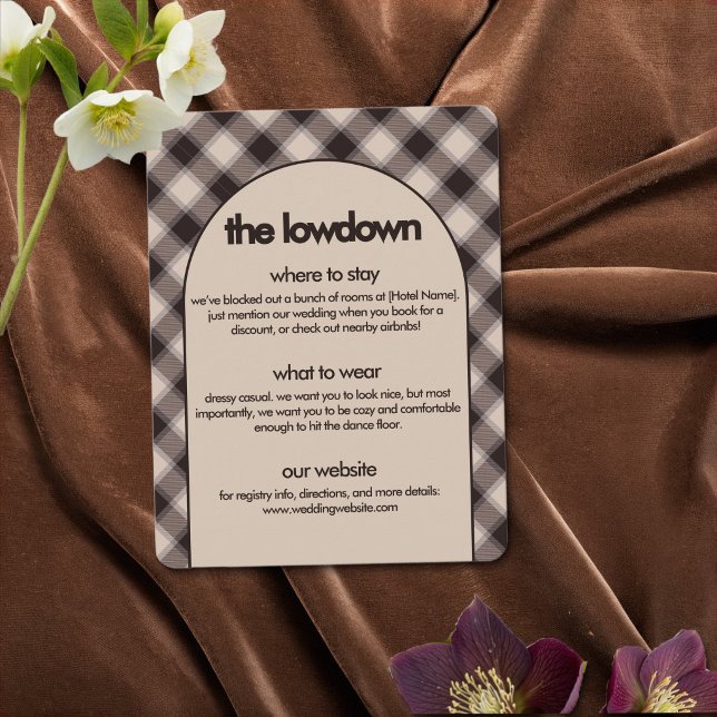 Carte D'accompagnement Détails de mariage rétro marron décontracté Info (Wedding Details and Guest Info Card from the Casual Brown Plaid wedding collection by Darling & May)