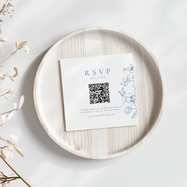 Carte D'accompagnement Elégant bleu Dusty Floral QR Code Mariage RSVP (Créateur téléchargé)