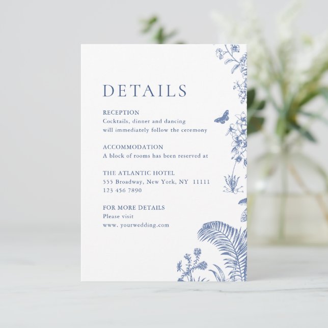 Carte D'accompagnement Elégant Blue French Garden Floral Détails Mariage (Debout devant)