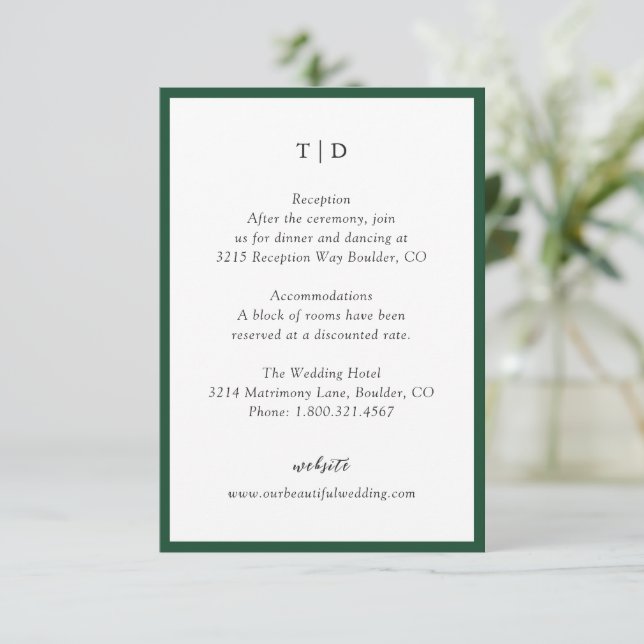 Carte D'accompagnement Élégant Emerald Green Monogram Mariage moderne (Debout devant)