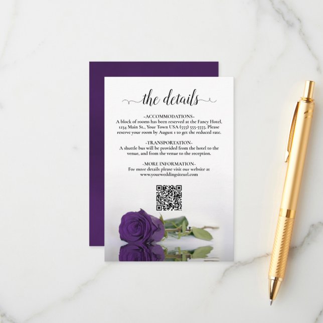 Carte D'accompagnement Elégant Royal Purple Rose Détails du Mariage QR Co (Devant/Arrière en situation)