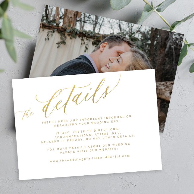Carte D'accompagnement Élégant script de calligraphie or détails mariage (Créateur téléchargé)