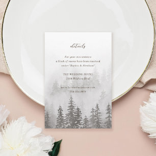 Carte D'accompagnement Evergreens dans la forêt de brouillard Gris Brown