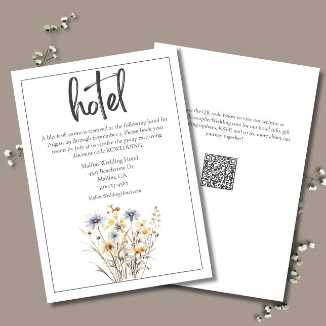 Carte D'accompagnement Fleurs sauvages Bleus Elégant Mariage Formel Hotel (Blue Wildflowers Formal Elegant Wedding Hotel Enclosure Card with QR Code.)