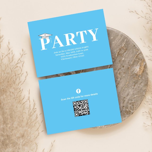 Carte D'accompagnement Graduation Party QR Code Modern Carolina Blue (Graduation simple invitation enclosure card with Carolina blue color theme. )
