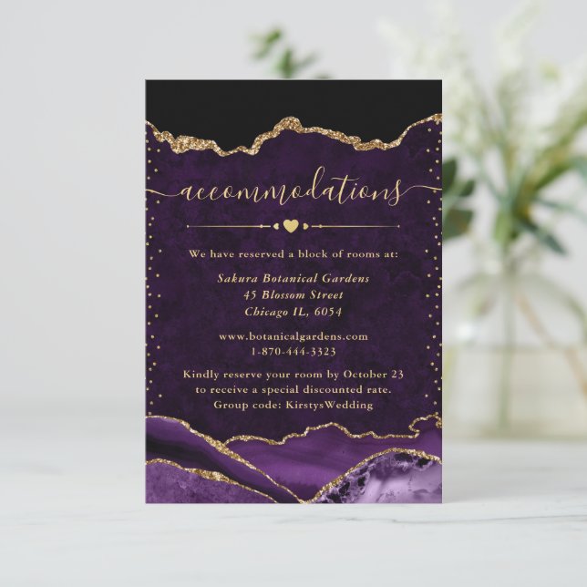 Carte D'accompagnement Hébergement de mariage Agate Violet et Or (Debout devant)