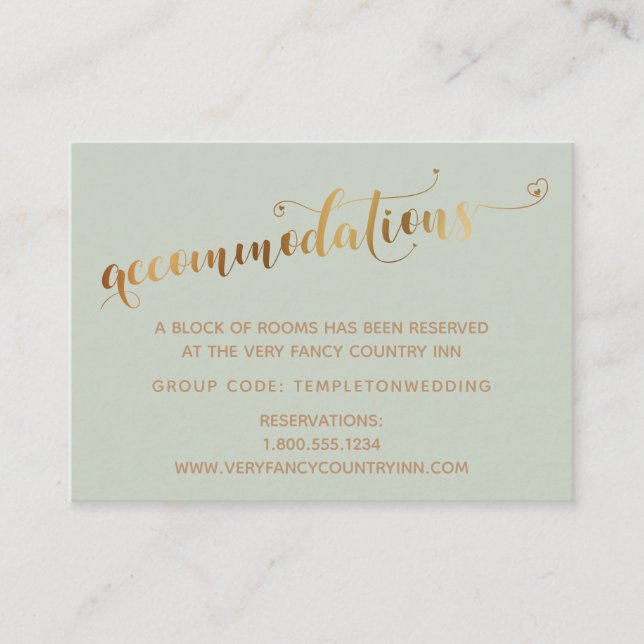 Carte D'accompagnement Hébergement de mariage Script Gold Hearts Sage (Devant)