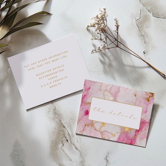Carte D'accompagnement Le marbre rose et or les détails mariage (Back and front Wedding "the details" card: Pretty pink and gold marble frame with gold script.)