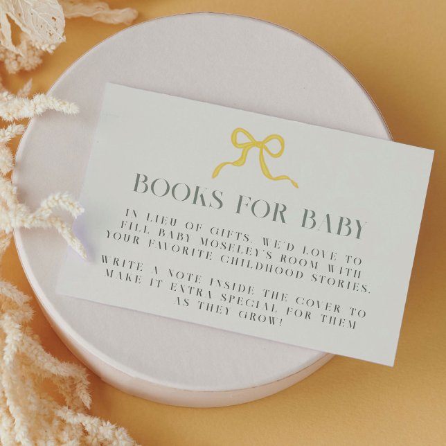 Carte D'accompagnement Livres élégants en caoutchouc pour bébé pour la fê (Yellow ribbon tied in a bow Baby Shower Books for Baby enclosure card.)