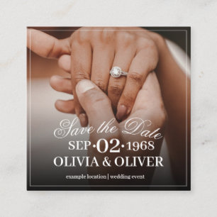 Carte D'accompagnement Mains d'un couple de mariage de couleur avec annea