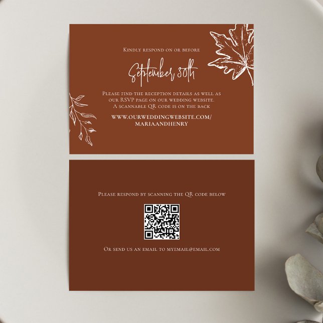 Carte D'accompagnement Mariage de automne Automne quitte QR Code RSVP (Burgundy Wedding RSVP card with a scannable QR Code.)