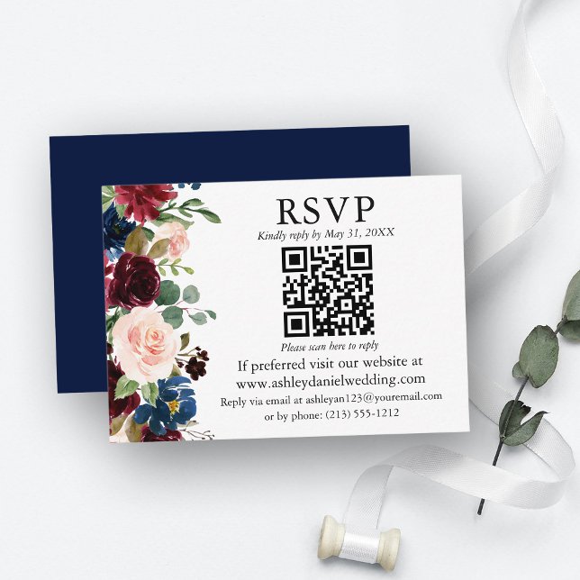 Carte D'accompagnement Mariage floral mixte aquarelle bleu QR RSVP (Customize to change text color, text style or color of back of card.)