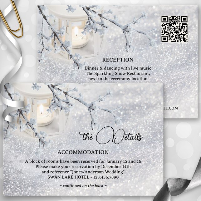 Carte D'accompagnement Mariage hivernal à lanterne de neige mousseuse (Winter wedding enclosure card featuring a lantern in a sparkling snow - details - registry - QR code)