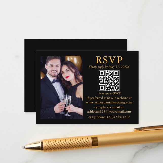 Carte D'accompagnement Mariage moderne QR Photo Black Gold RSVP (Devant/Arrière en situation)