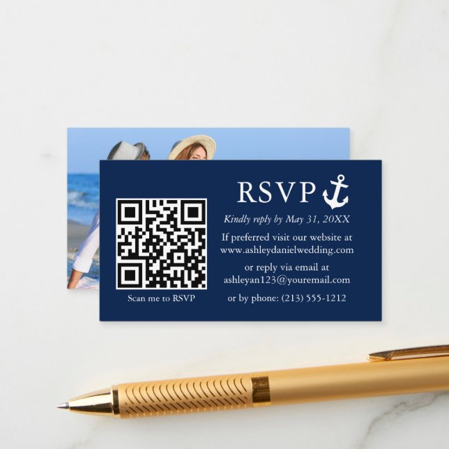 Carte D'accompagnement Mariage Nautical Navy Blue Ancre RSVP QR Photo (Devant/Arrière en situation)