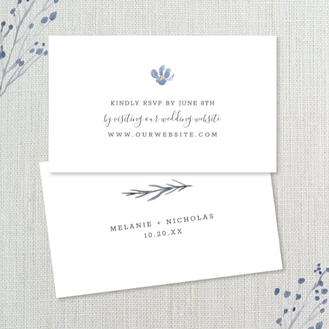 Carte D'accompagnement Mariage simple Dusty Blue Flower RSVP en ligne (Créateur téléchargé)