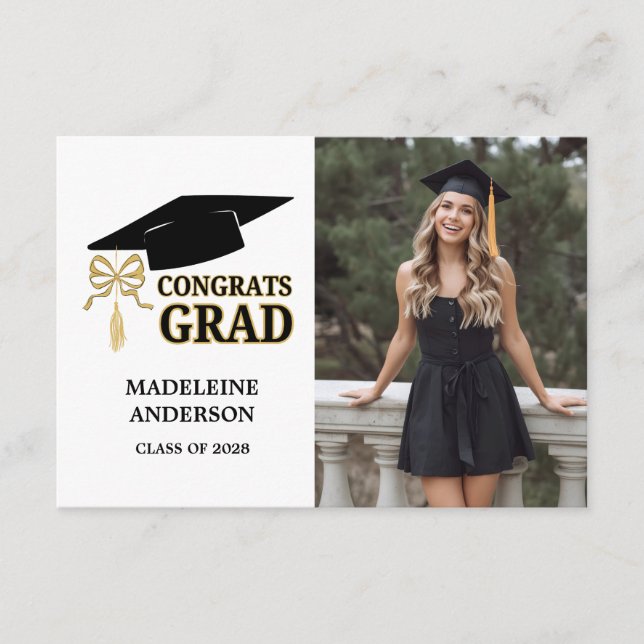 Carte D'accompagnement Modern Whimsical Gold Black Graduation Cap (Devant)