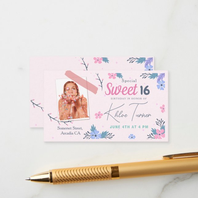 Carte D'accompagnement Moderne Floral Sweet 16 rose Anniversaire (Devant/Arrière en situation)