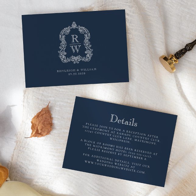 Carte D'accompagnement Monogram Crest Navy Blue Détails du Mariage (Créateur téléchargé)