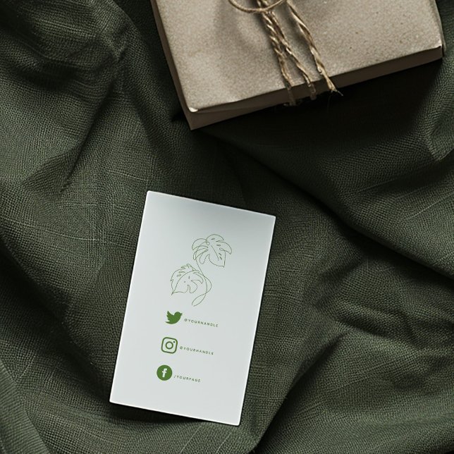 Carte D'accompagnement Monstère verte et blanche, liens sociaux merci (Minimalist business card with green monstera leaf illustrations and social media icons)